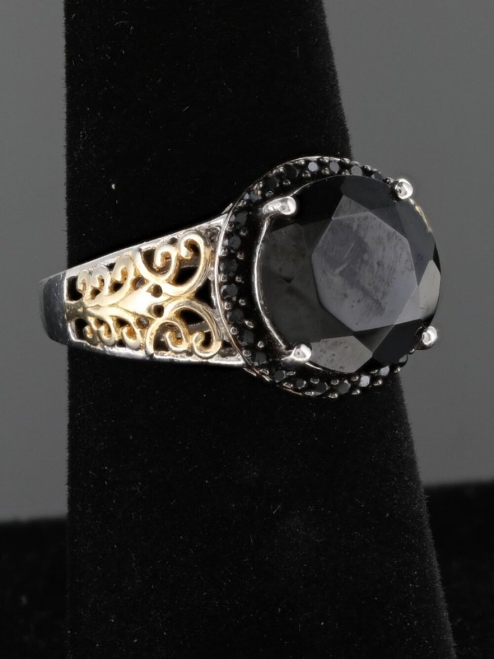 STS 925 Edwardian style, black stones and gold scroll work on the band sz 7